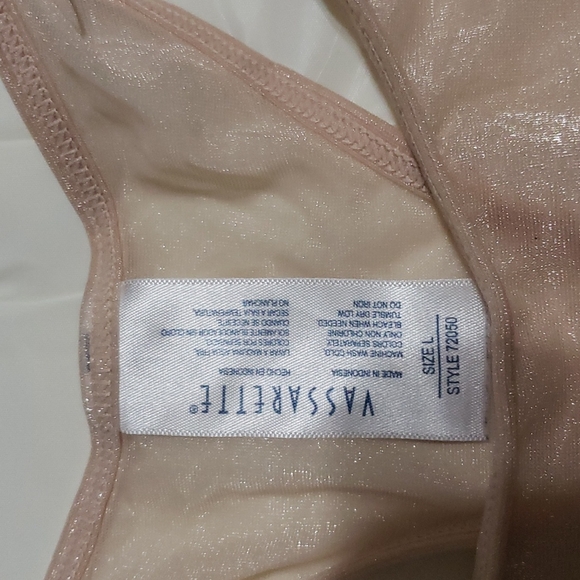 Vassarette shimmer see through sports bra - Picture 3 of 8